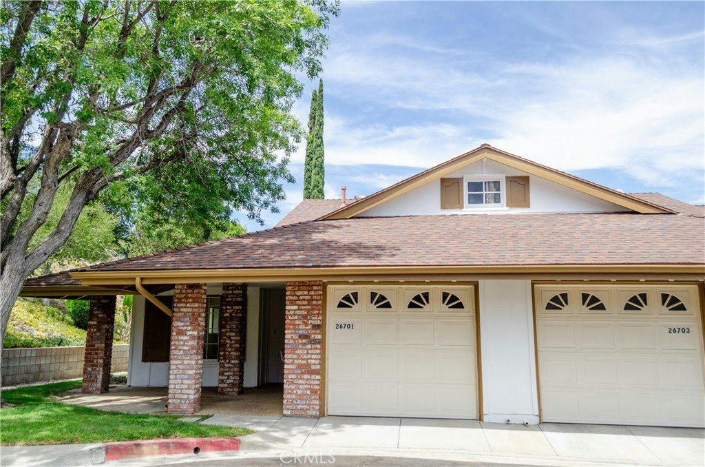 26701 Oak Branch Cir - 2 bed 2 bath home in Newhall