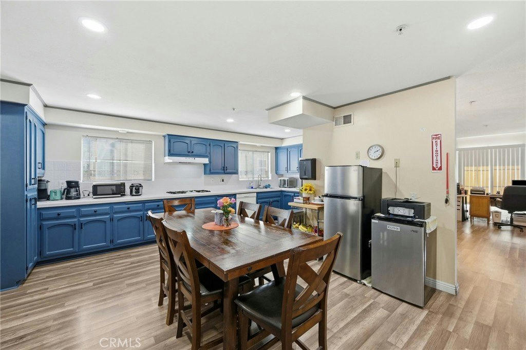 27828 Parkvale Dr - 4 bed 2 bath home in Santa Clarita