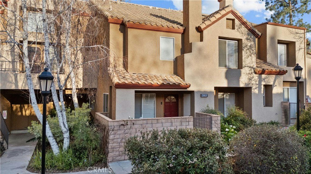 22637 Copper Hill Dr - 2 bed 3 bath home in Santa Clarita