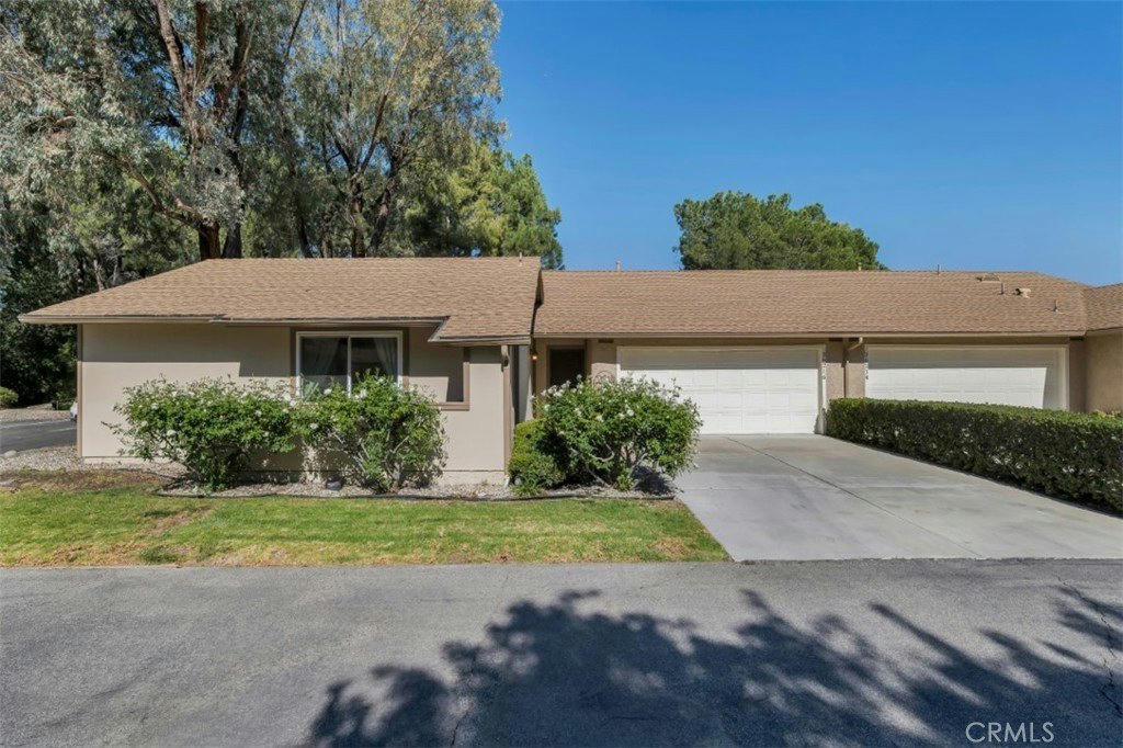 26216 Rainbow Glen Dr - 3 bed 2 bath home in Newhall