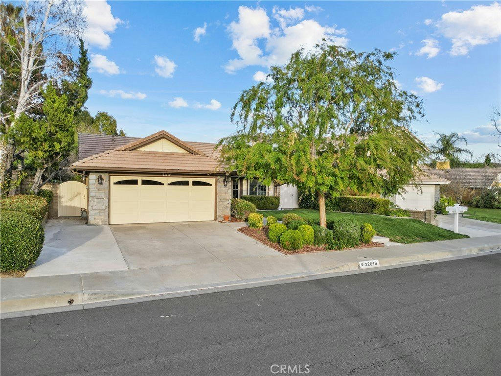 22619 Oxford Ln - 3 bed 2 bath home in Santa Clarita
