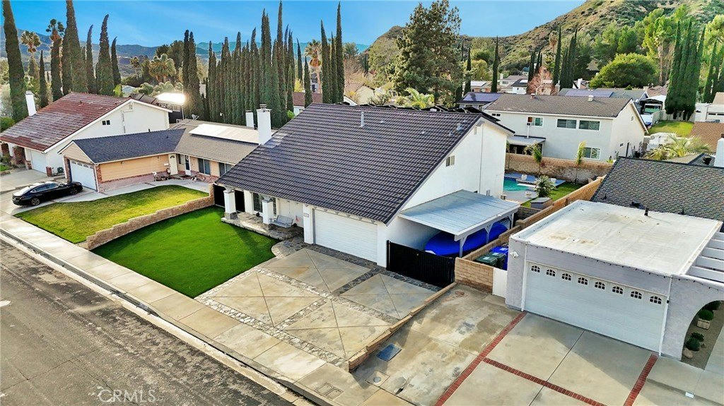 29015 Gladiolus Dr - 4 bed 3 bath home in Canyon Country
