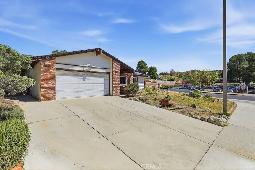 29223 Flowerpark Dr - 3 bed 2 bath home in Canyon Country