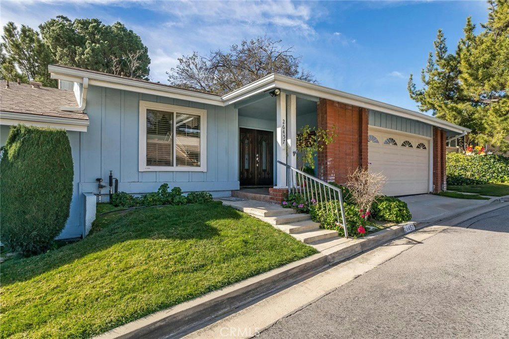 26457 Oak Highland Dr - 2 bed 2 bath home in Newhall