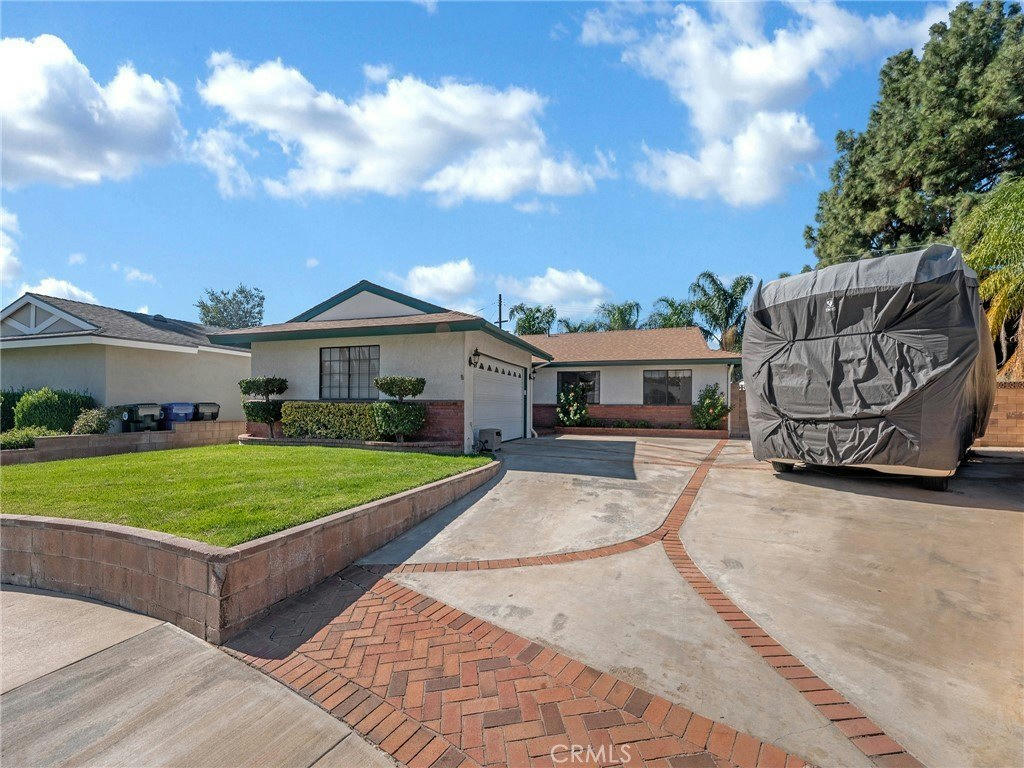 26721 Diaz Dr - 4 bed 2 bath home in Saugus