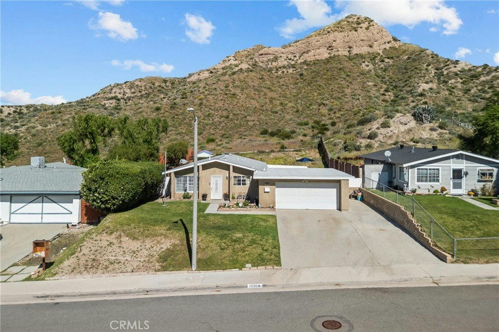 14845 Canna Valley St - 3 bed 2 bath home in Canyon Country