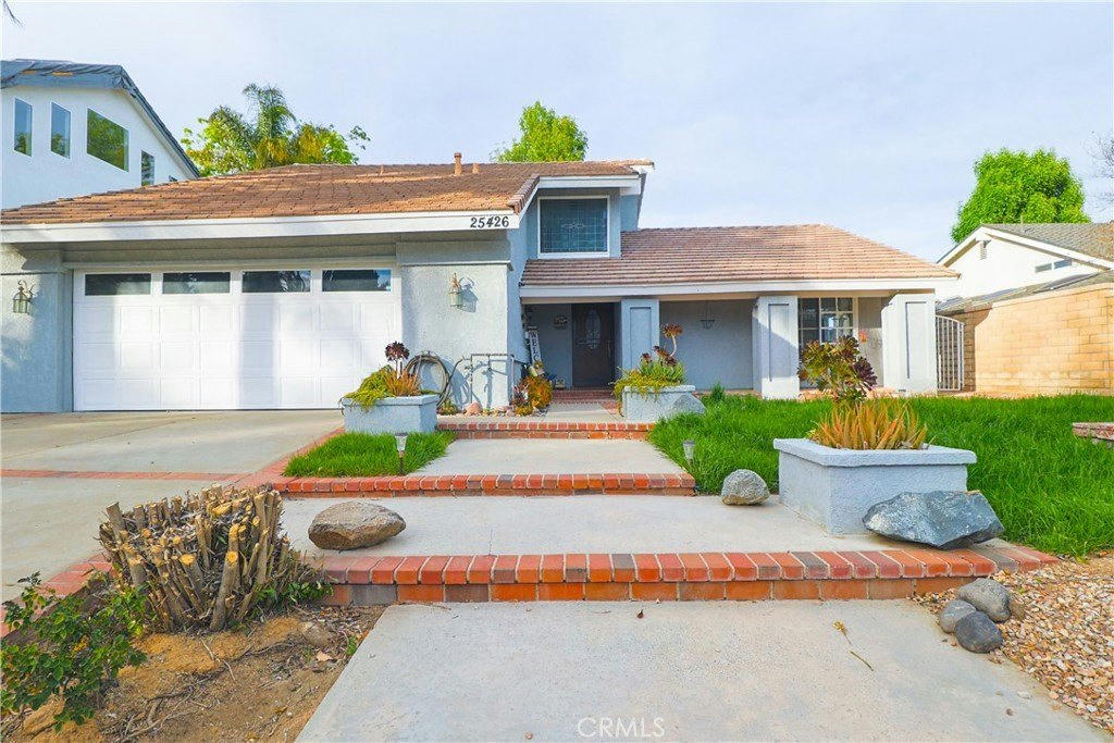 25426 Avenida Escalera - 5 bed 3 bath home in Valencia