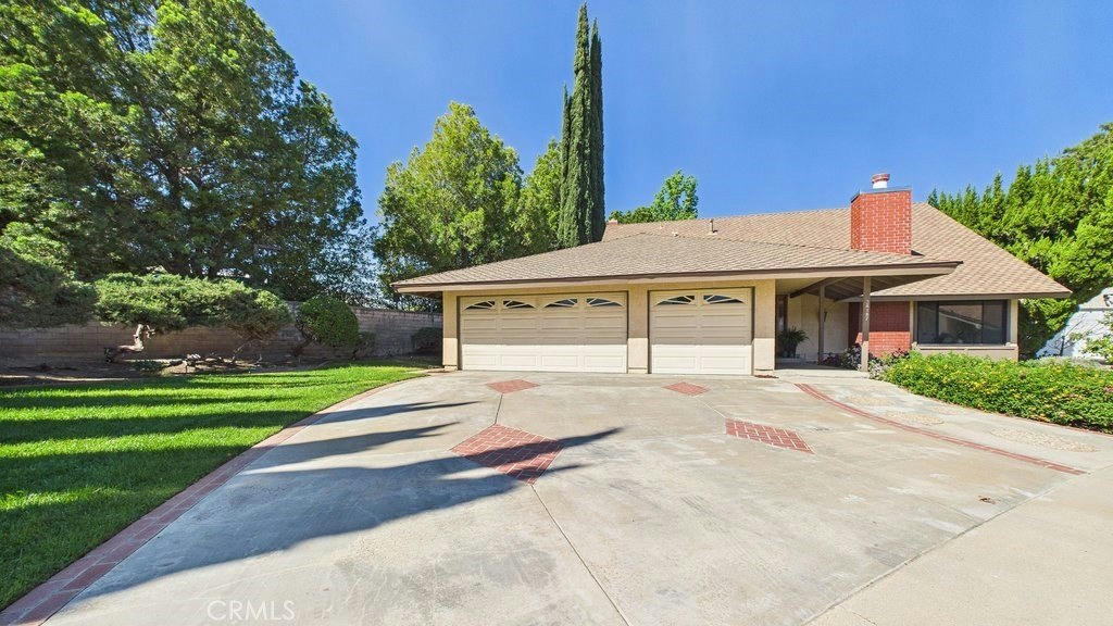 24187 Avenida Crescenta - 5 bed 3 bath home in Valencia