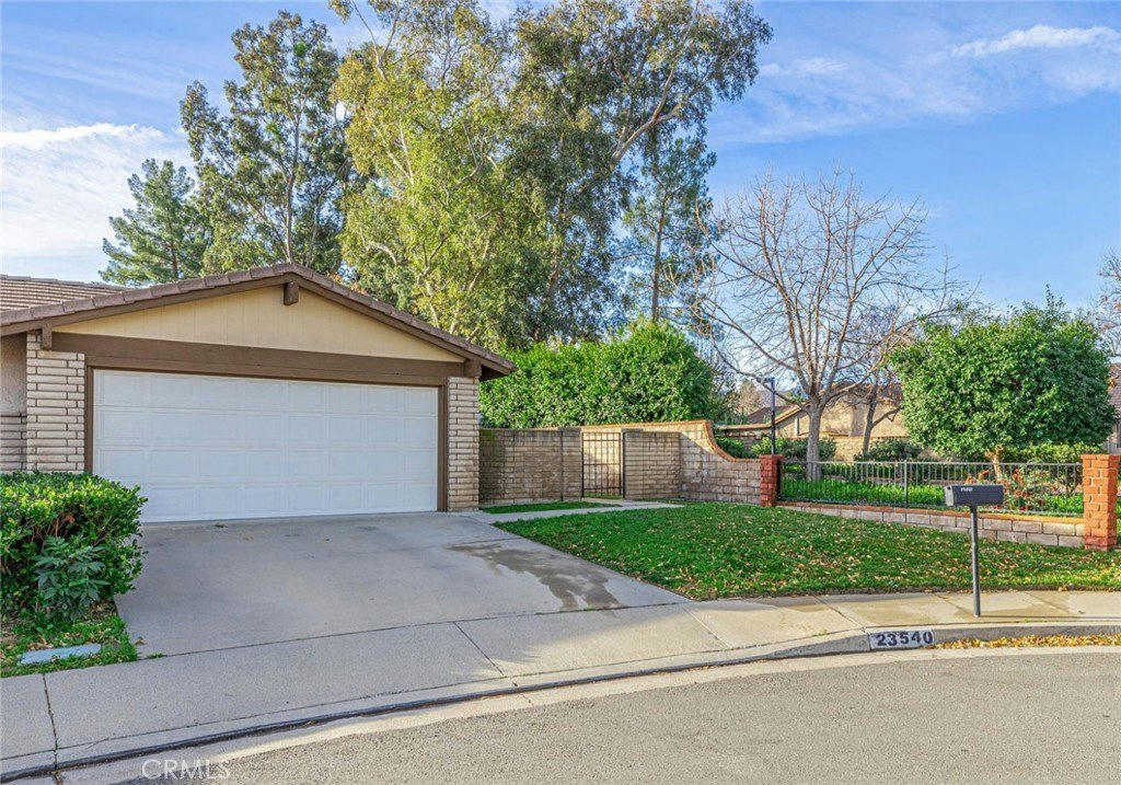 23540 Lampara Dr - 2 bed 2 bath home in Valencia