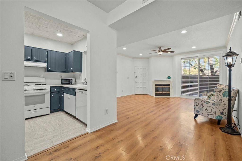 23609 Del Monte Dr - 1 bed 1 bath home in Valencia