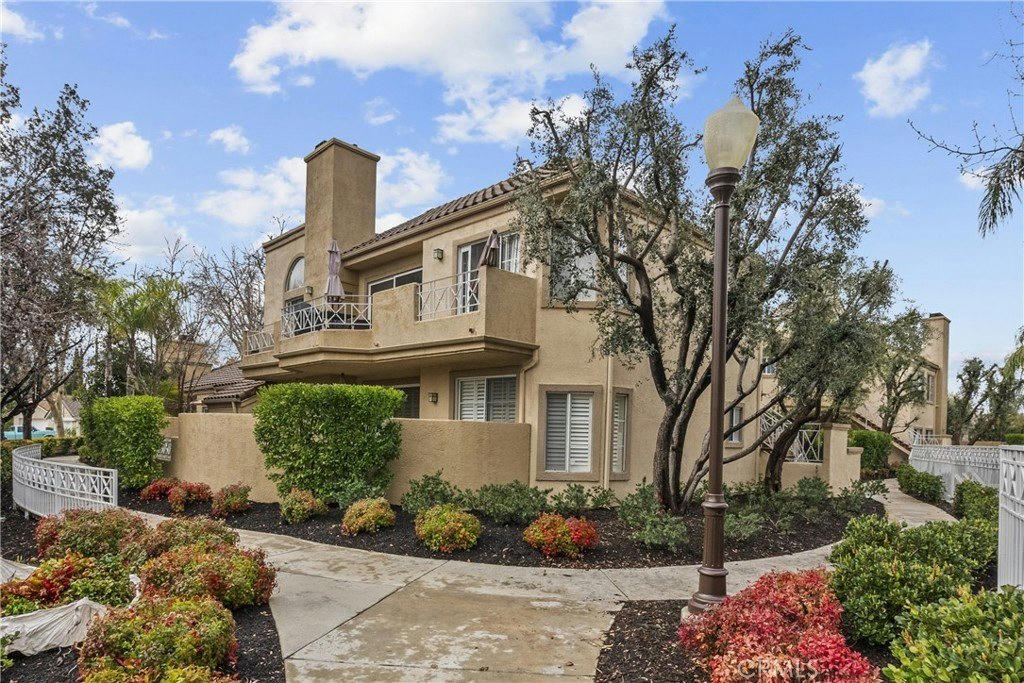 23609 Del Monte Dr - 2 bed 2 bath home in Valencia