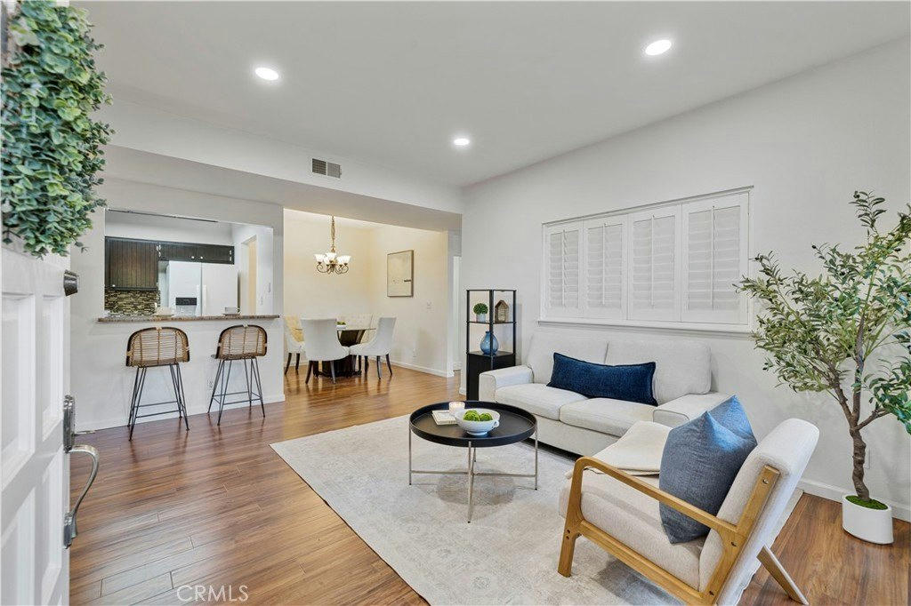 23839 Del Monte Dr - 2 bed 2 bath home in Valencia