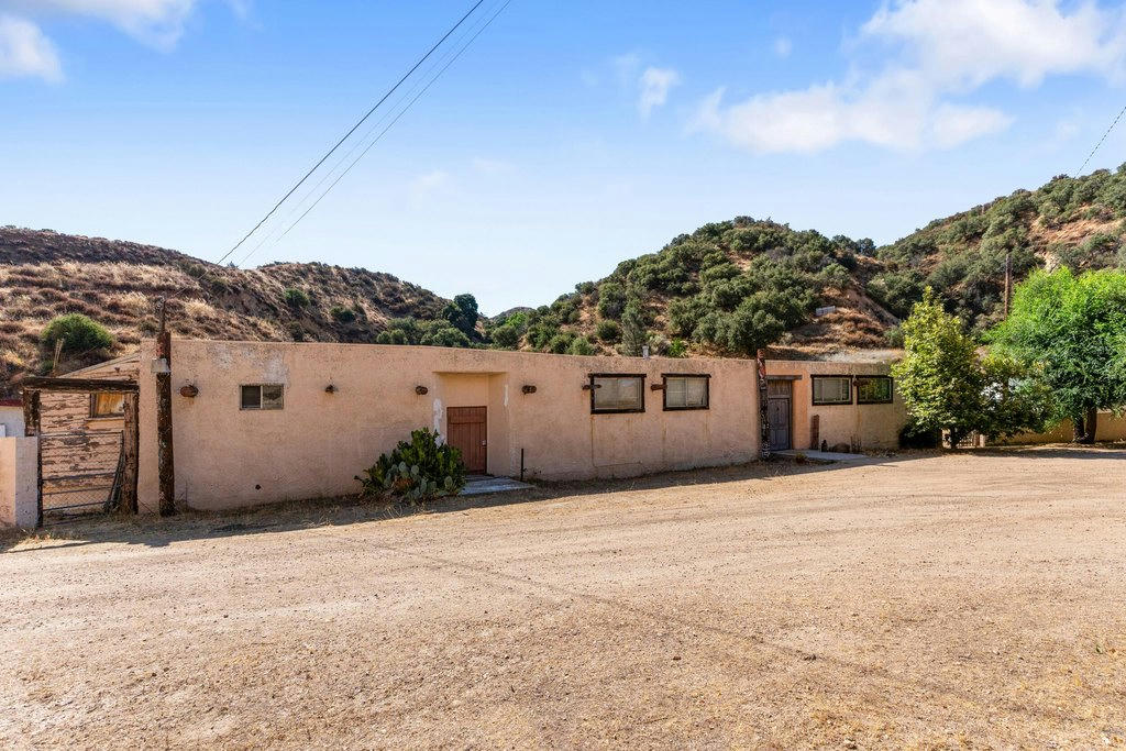 13684 Sierra Hwy - 0 bed 0 bath home in Santa Clarita