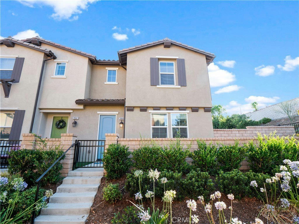 28645 Jardineras Dr - 3 bed 3 bath home in Valencia